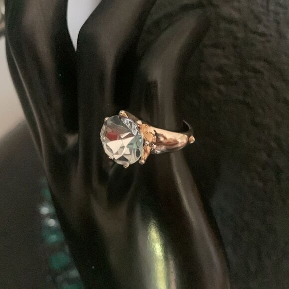 Vintage Large Vibrant Clear Crystal High-set Solitaire ring, Unmarked - Picture 2 of 5